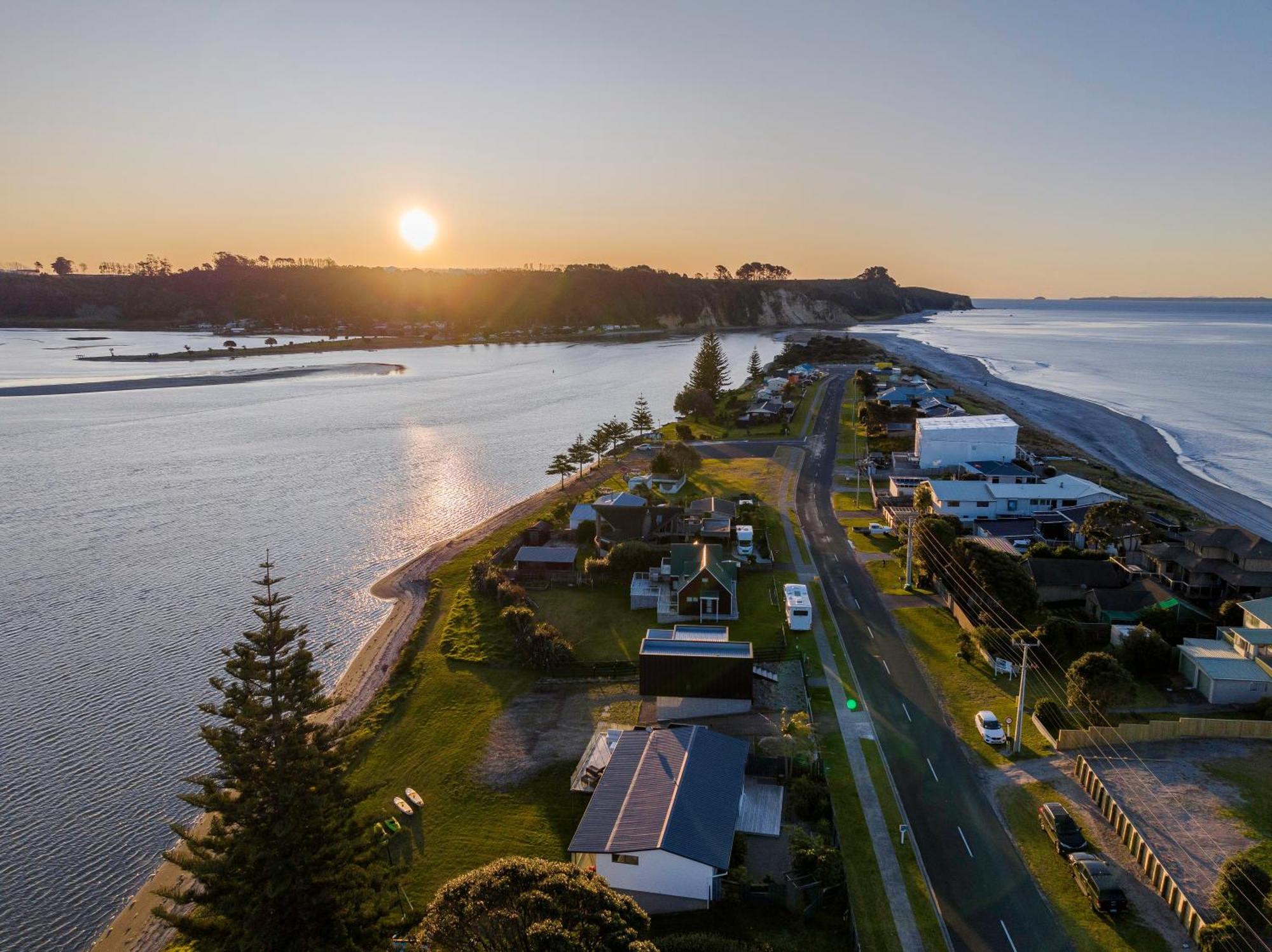 Pukehina Estuary Sunset Views Townhouse & Studio Exterior foto